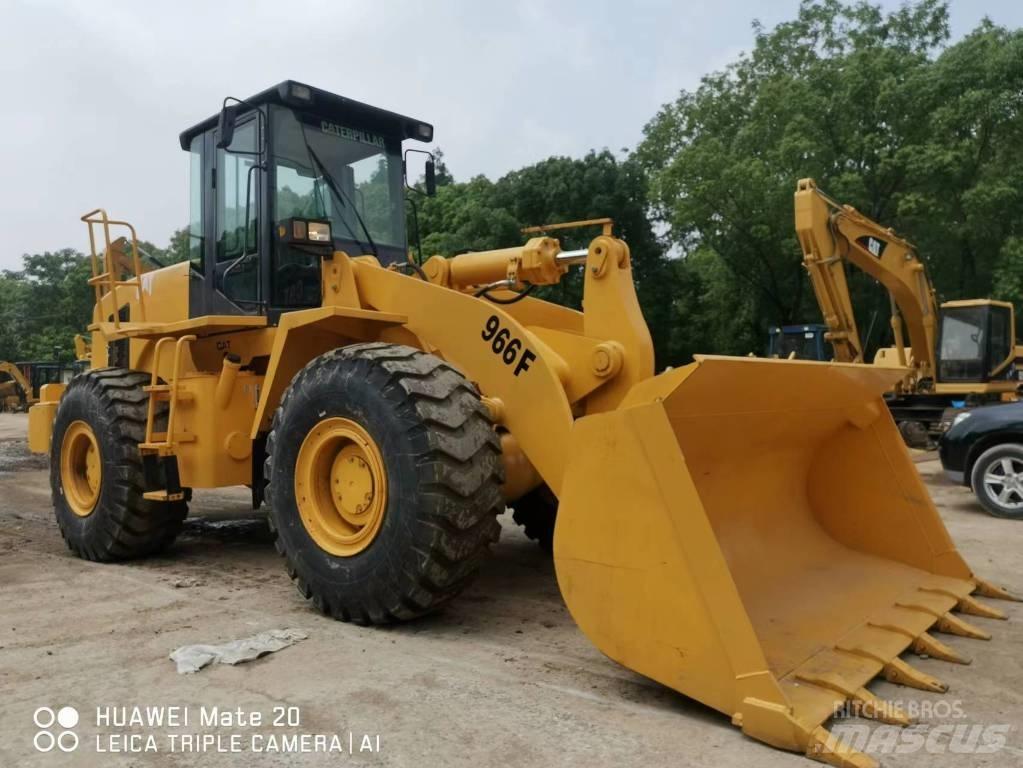 CAT 966 F Chargeuse sur pneus