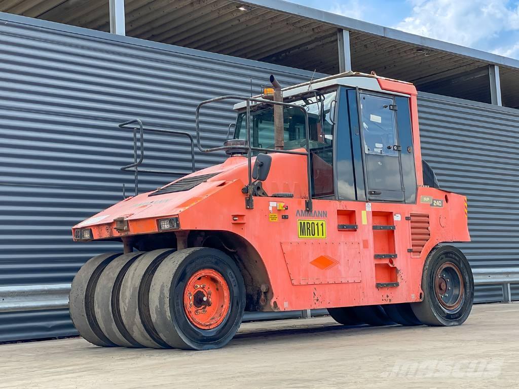 Ammann AP 240 Rouleaux à pneumatiques