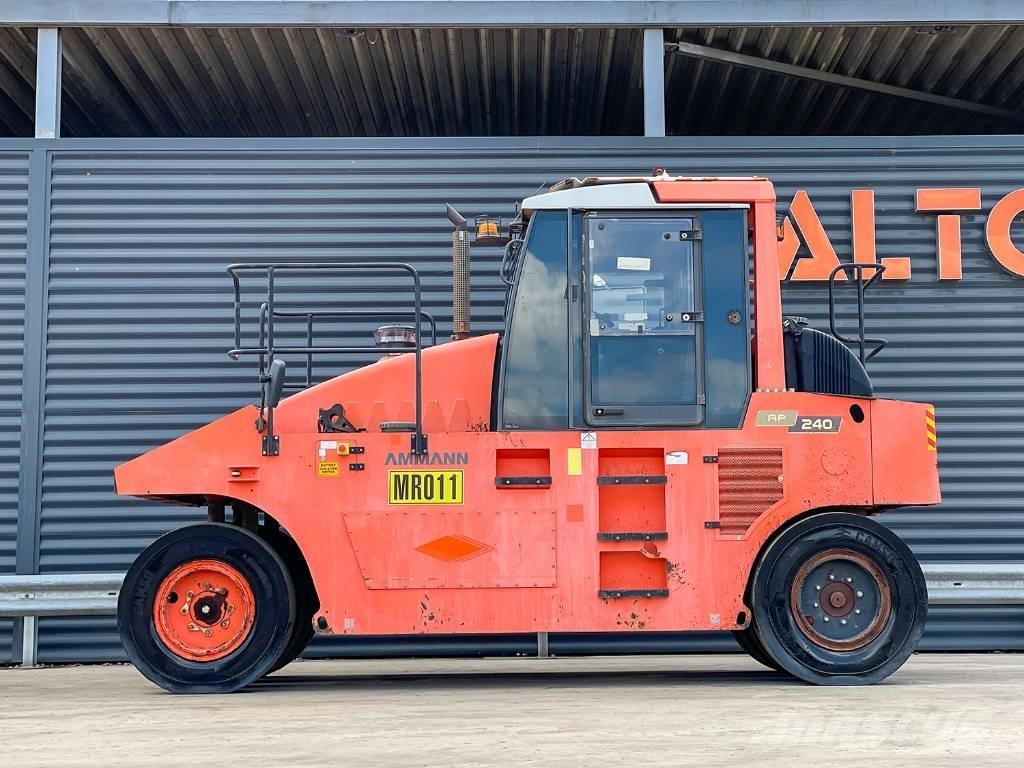 Ammann AP 240 Rouleaux à pneumatiques