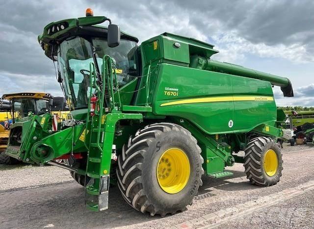 John Deere T 670 Moissonneuse batteuse