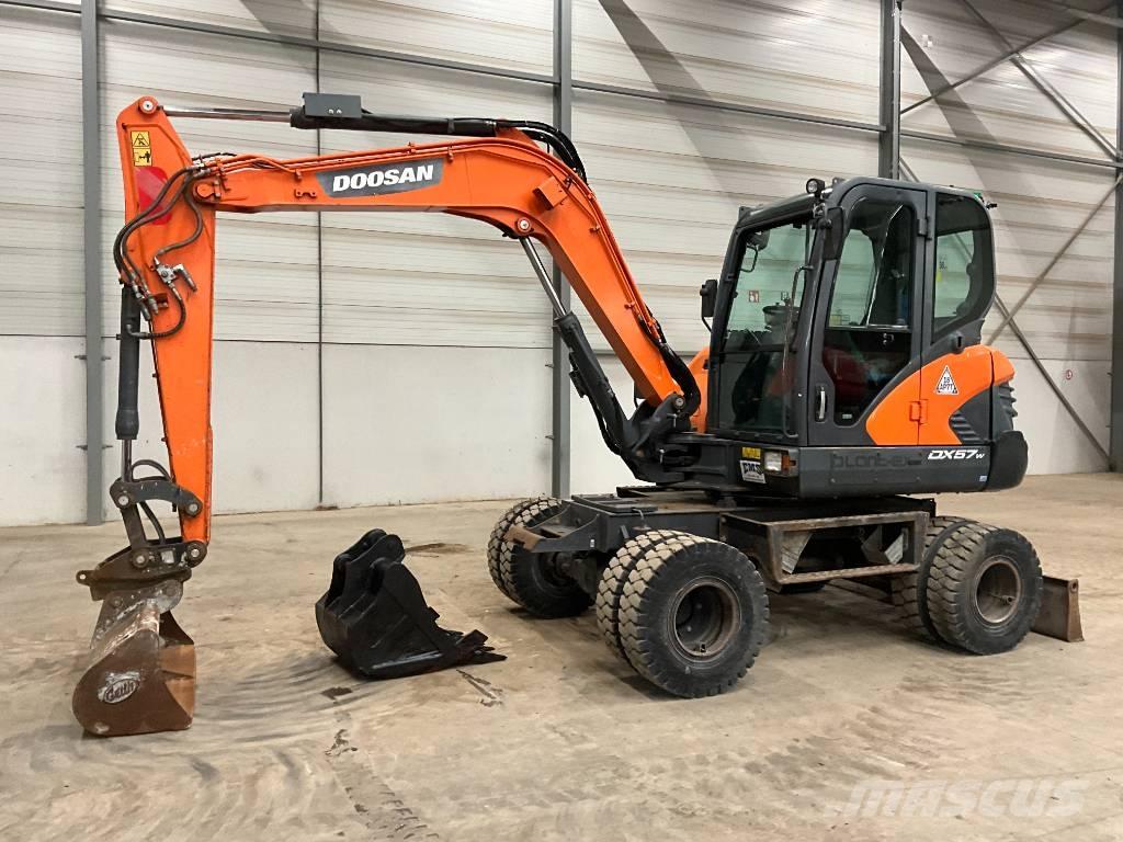 Doosan DX 57 W-5 Pelle sur pneus