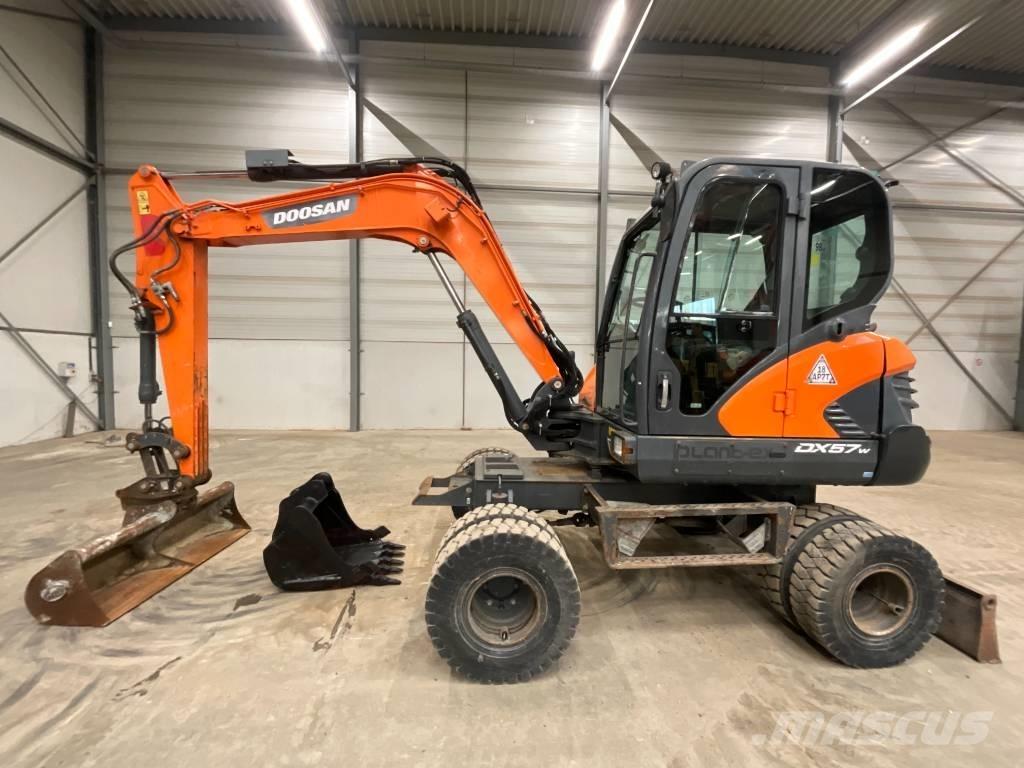 Doosan DX 57 W-5 Pelle sur pneus