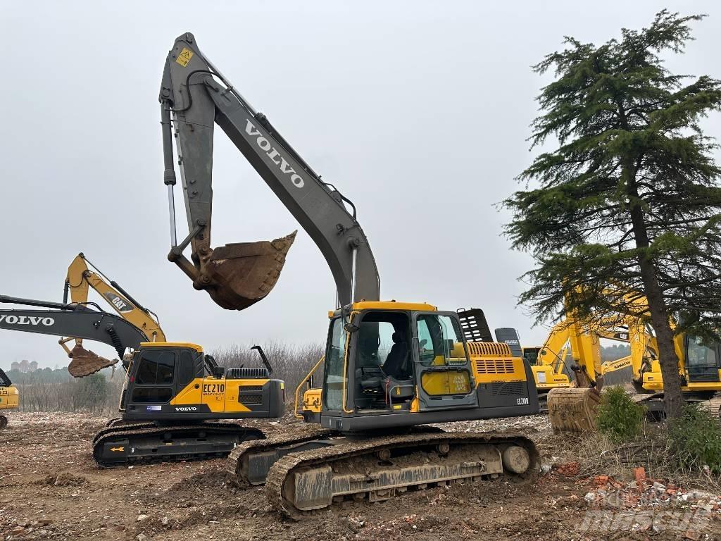 Volvo EC210D Pelle sur chenilles