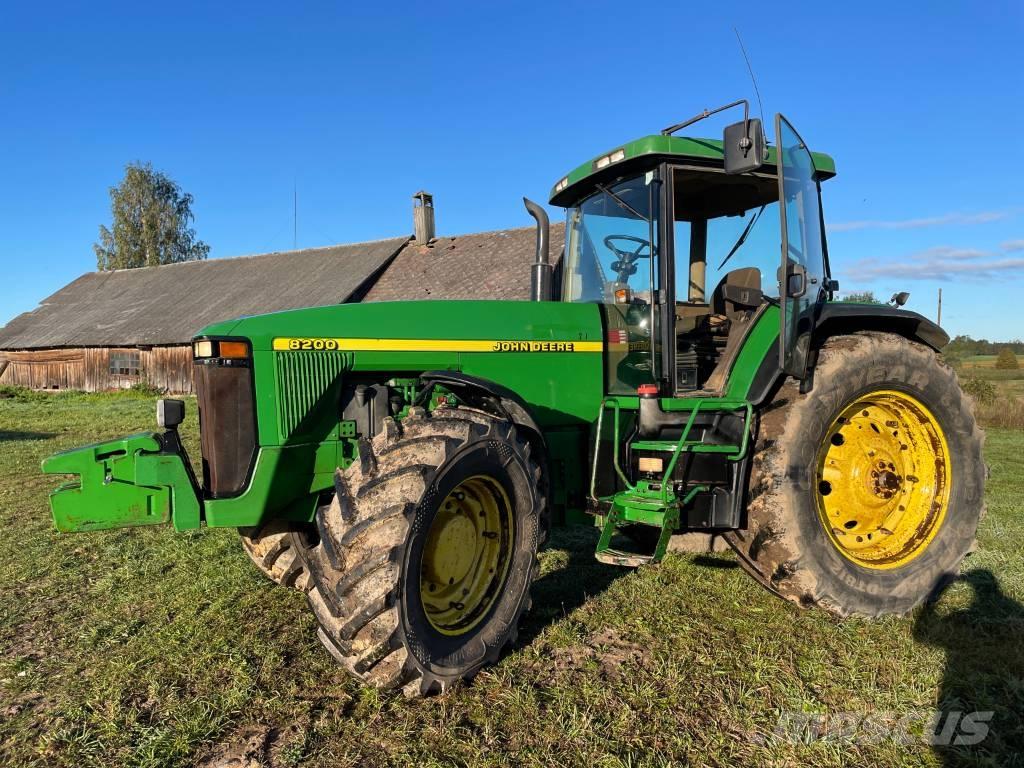 John Deere 8200 Tracteur