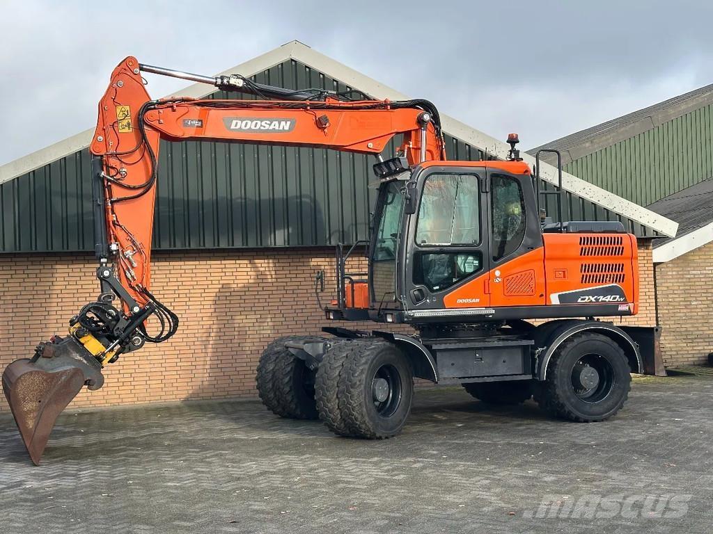 Doosan DX140W-5 Pelle sur pneus