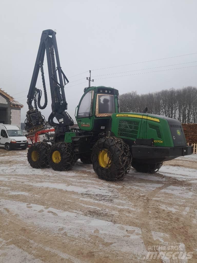 John Deere 1070 E Abatteuse