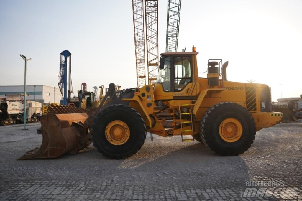 Volvo L220 F Chargeuse sur pneus