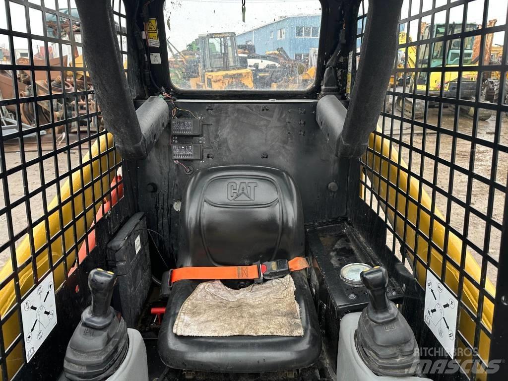 CAT 216 B 3 Chargeuse compacte