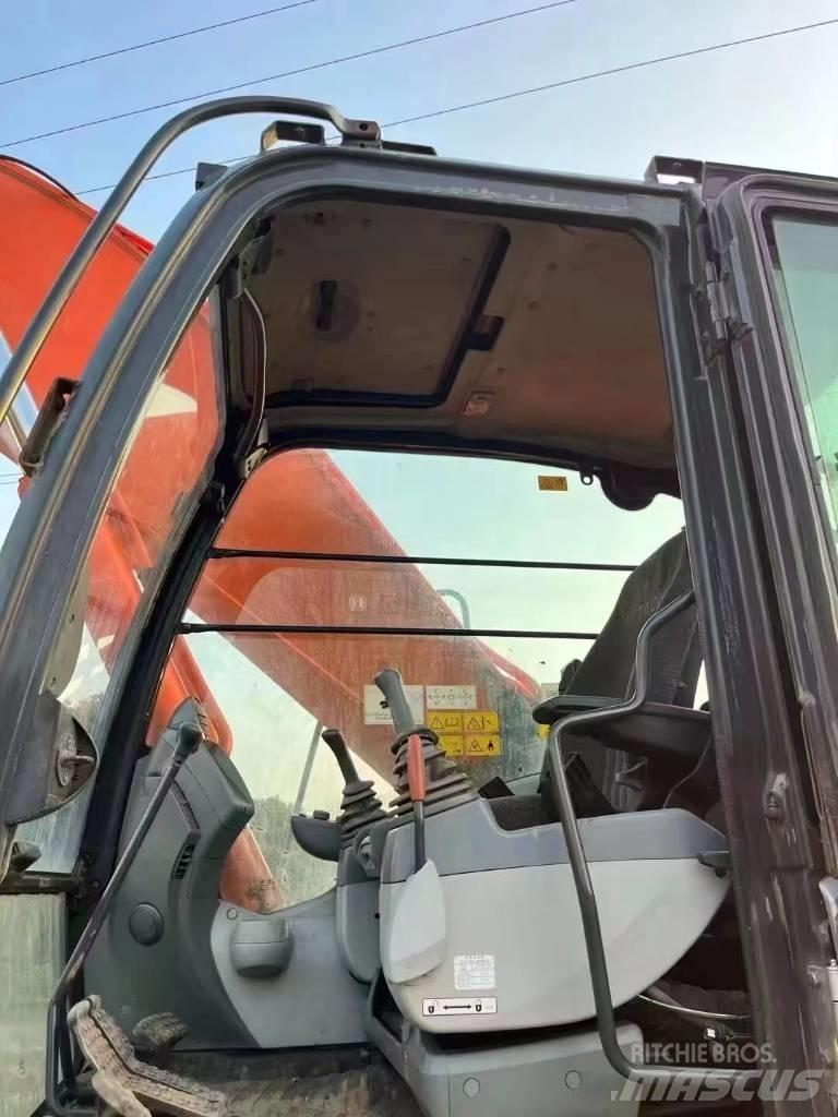 Hitachi ZX 300 Pelle sur chenilles