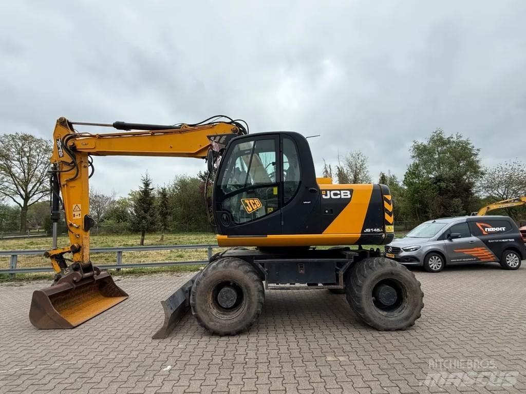 JCB JS 145W Pelle sur pneus