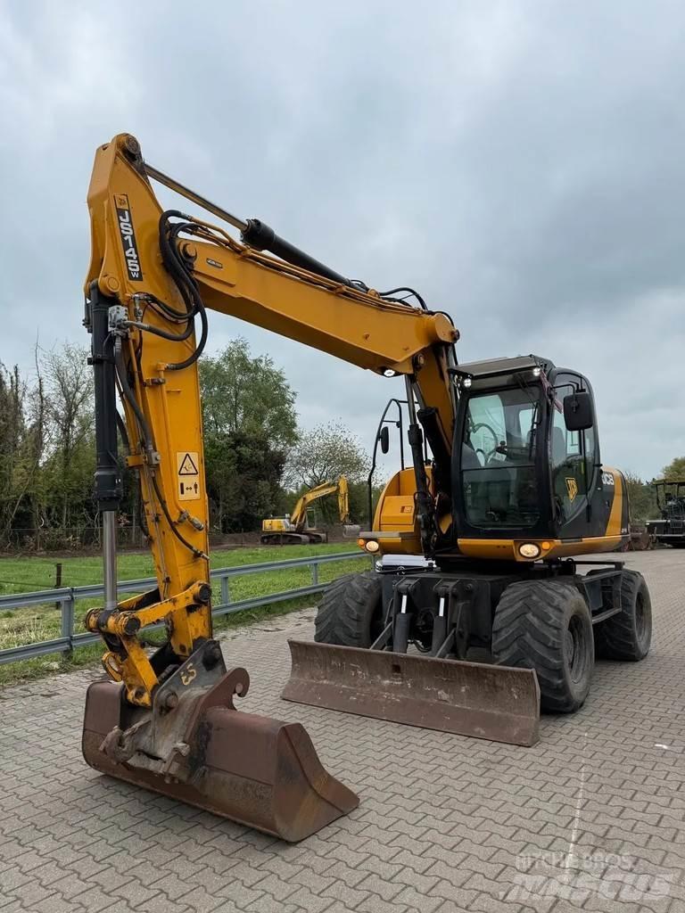 JCB JS 145W Pelle sur pneus
