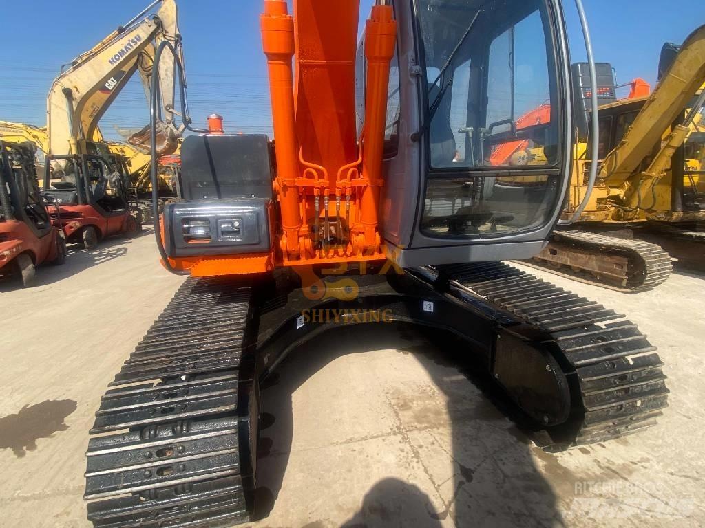 Hitachi EX 120 Pelle sur chenilles