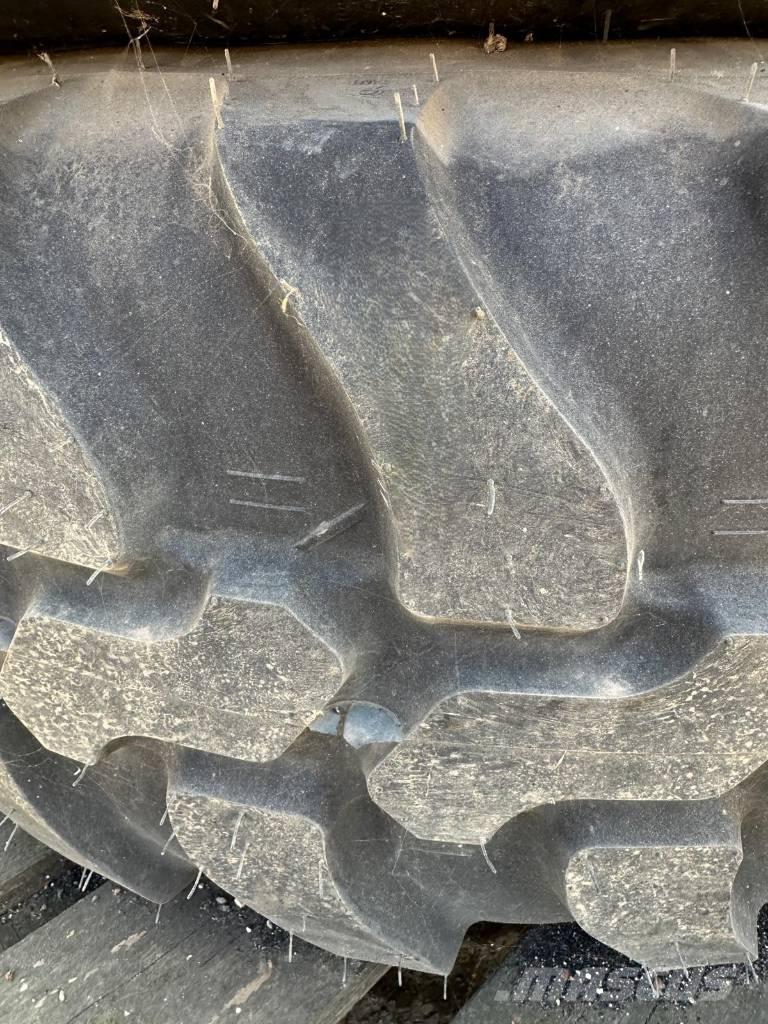 Dunlop 405/70R20 Pneus, roues et jantes