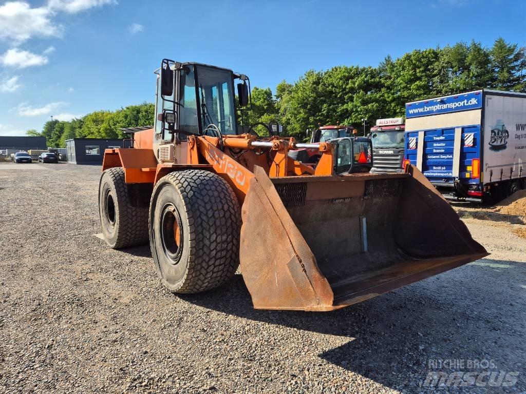 Hitachi FR 130 Chargeuse sur pneus