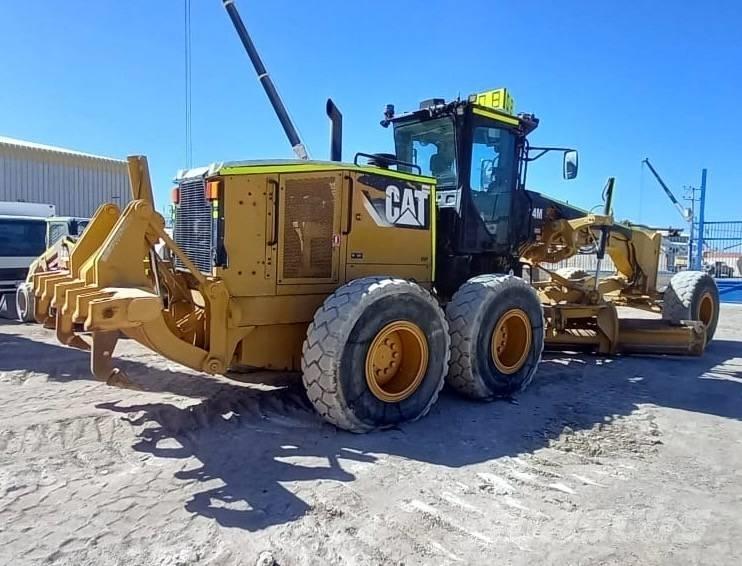 CAT 14 M Niveleuse