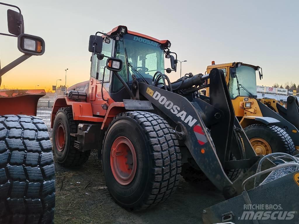 Doosan DL 220 Chargeuse sur pneus
