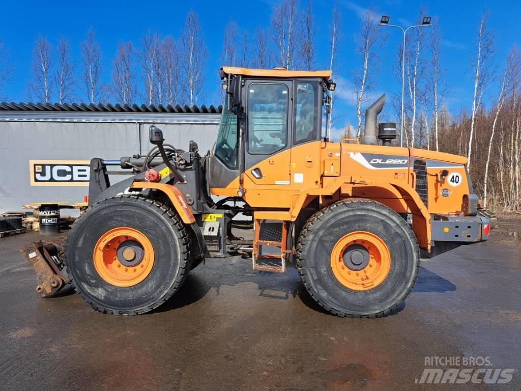 Doosan DL 220 Chargeuse sur pneus