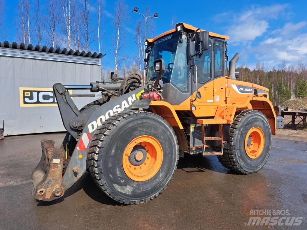Doosan DL 220 Chargeuse sur pneus