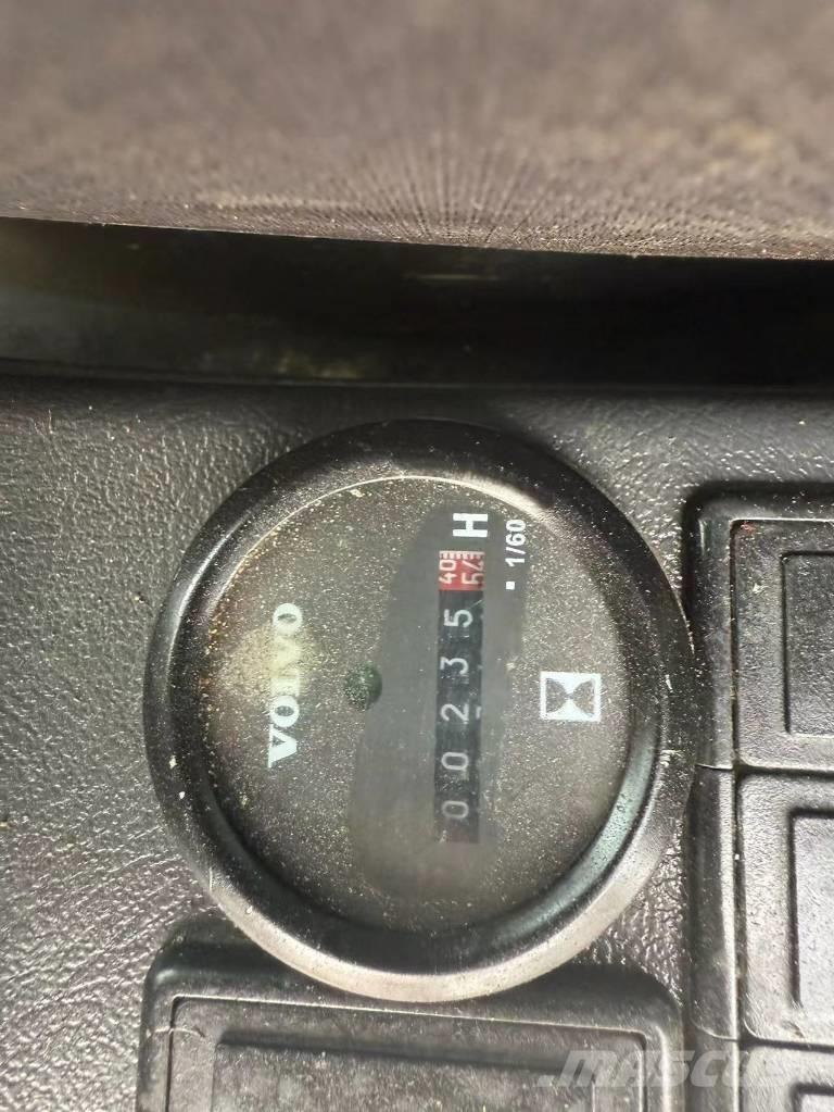 Volvo 140 Pelle sur chenilles