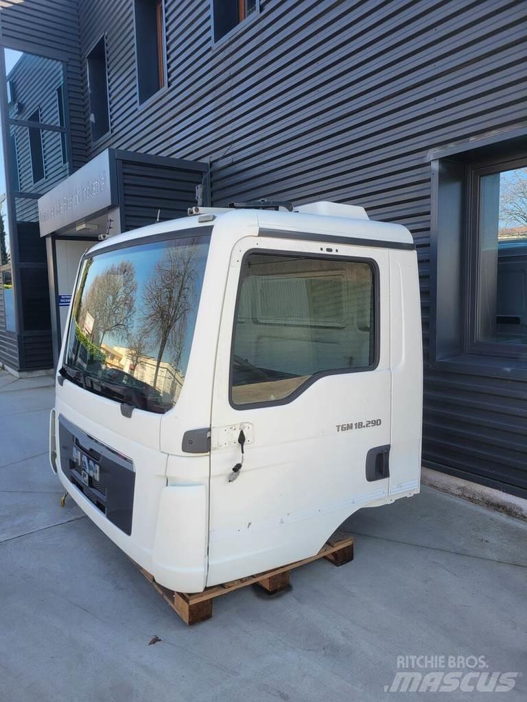 MAN TGM - Day cab Cabines
