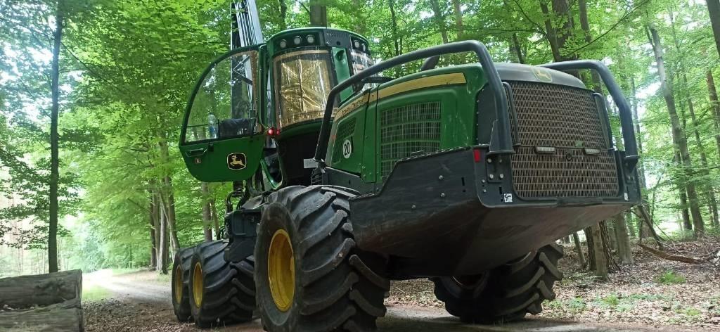 John Deere 1070G Abatteuse