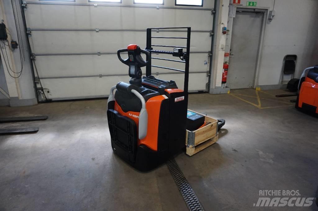 Toyota LPE220 Transpalette accompagnant