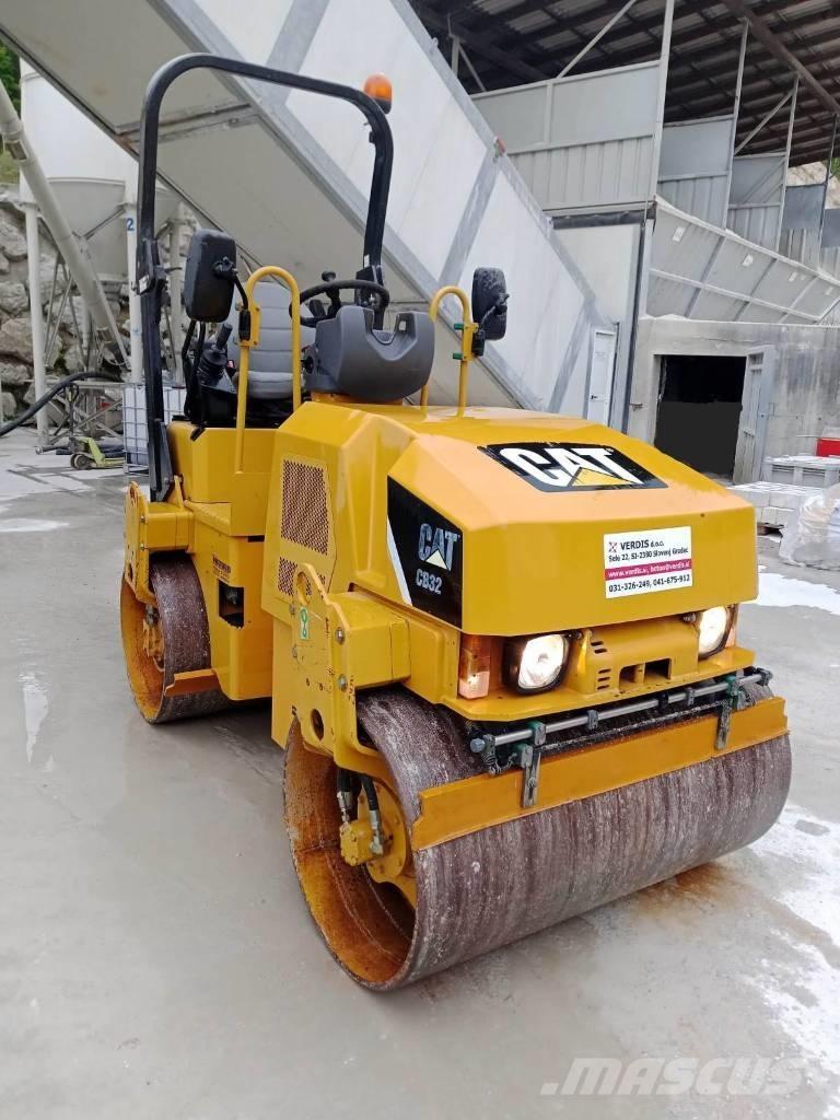 CAT CB 32 Rouleaux tandem