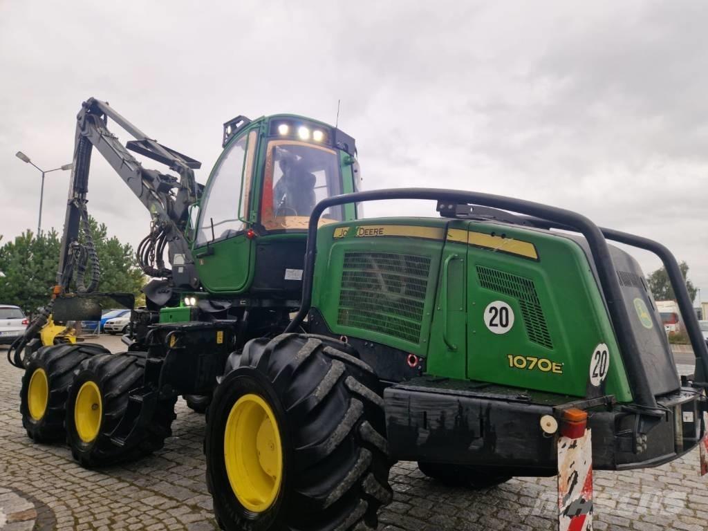 John Deere 1070 E Abatteuse