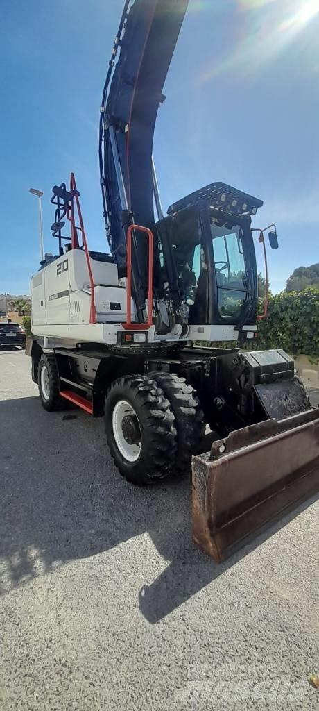 Hidromek HMK 210 W Pelle sur pneus