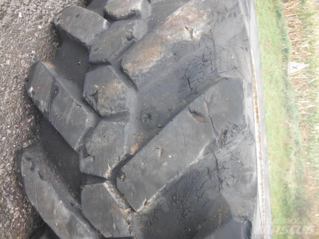 Michelin 15R22.5 Pneus, roues et jantes