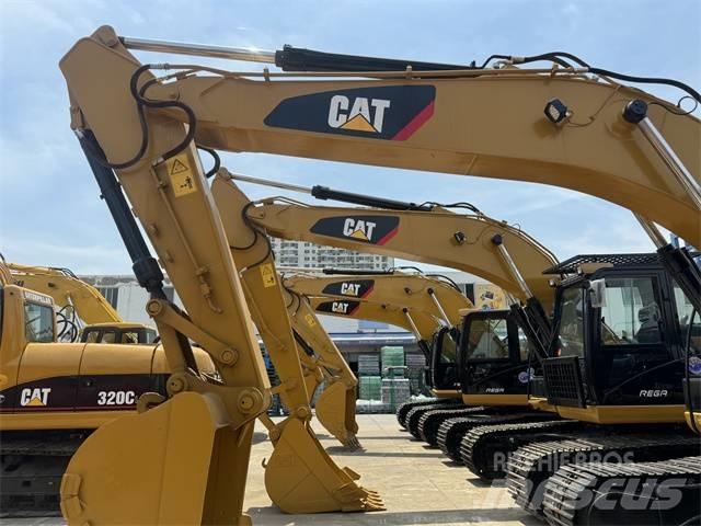 CAT 323 D L Pelle sur chenilles