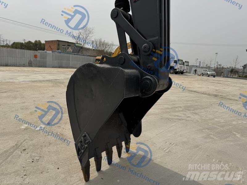 Hyundai R220LC-9S Pelle sur chenilles