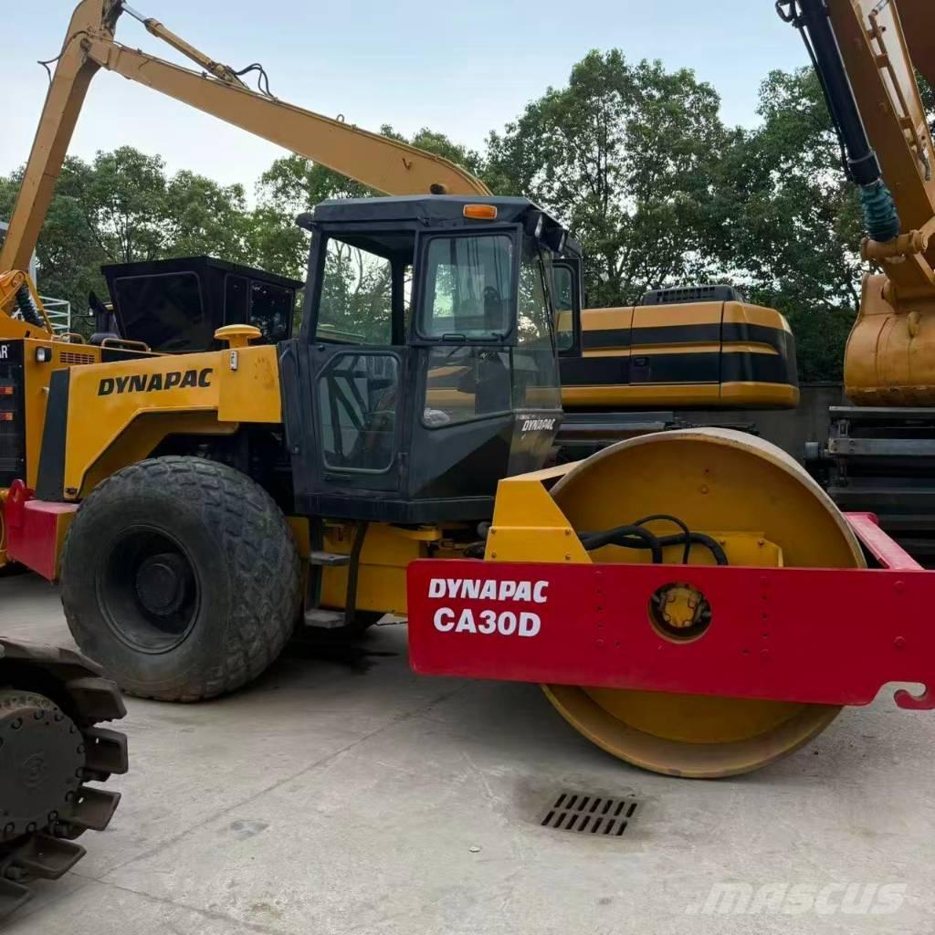 Dynapac CA 30 D Rouleaux monocylindre