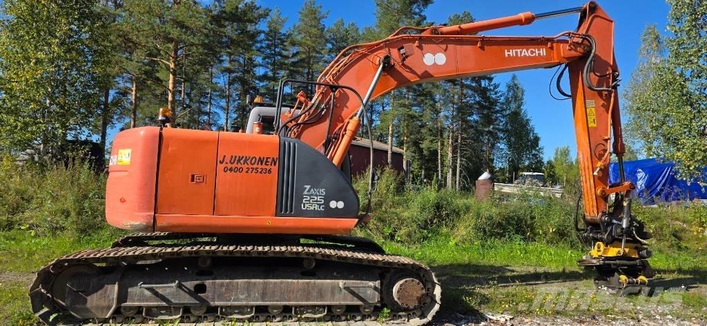Hitachi ZX 225 USR Pelle sur chenilles