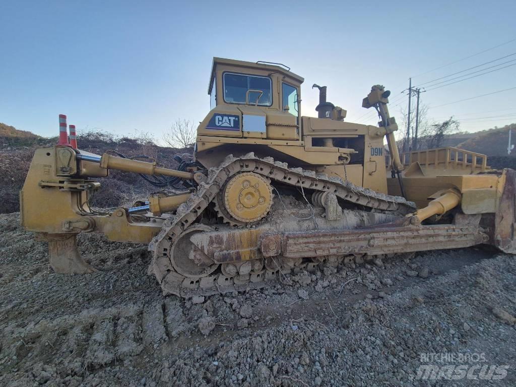 CAT D 9 N Bouteurs sur chenilles