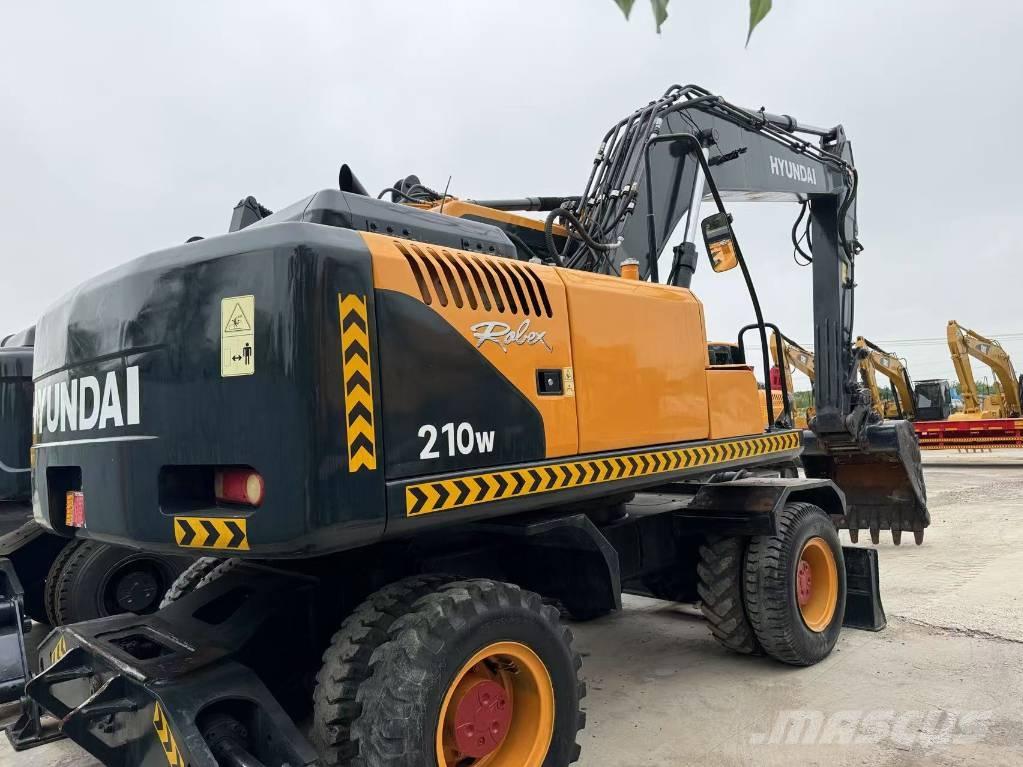 Hyundai R210W-9 Pelle sur pneus