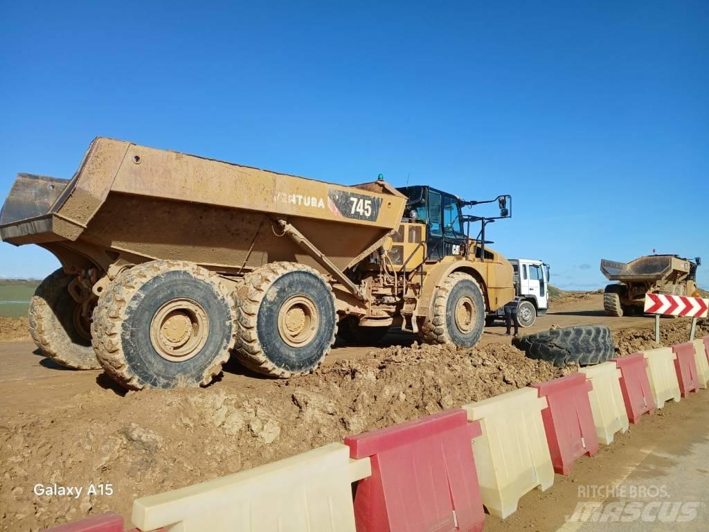 CAT 745 Tombereau articulé