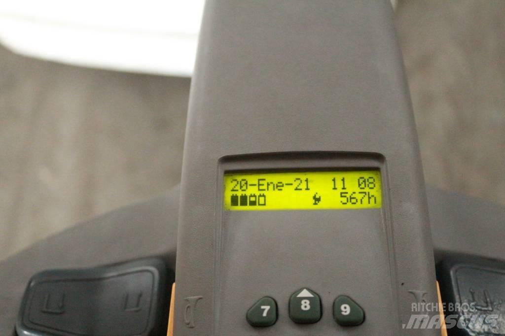 Nissan PS125 Gerbeur accompagnant