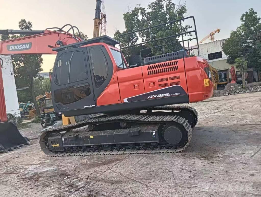 Doosan DX 225LC-9C Pelle sur chenilles