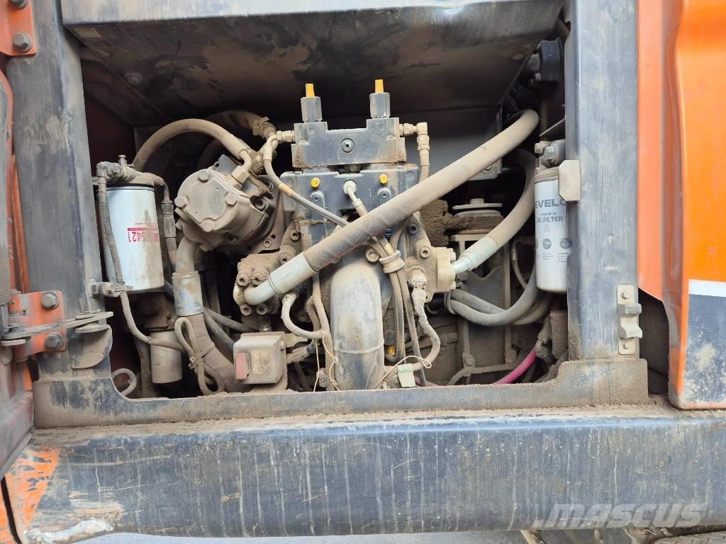 Doosan DX 210 W Pelle sur pneus