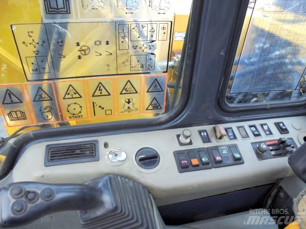 Komatsu PW 130ES-6K Pelle sur pneus