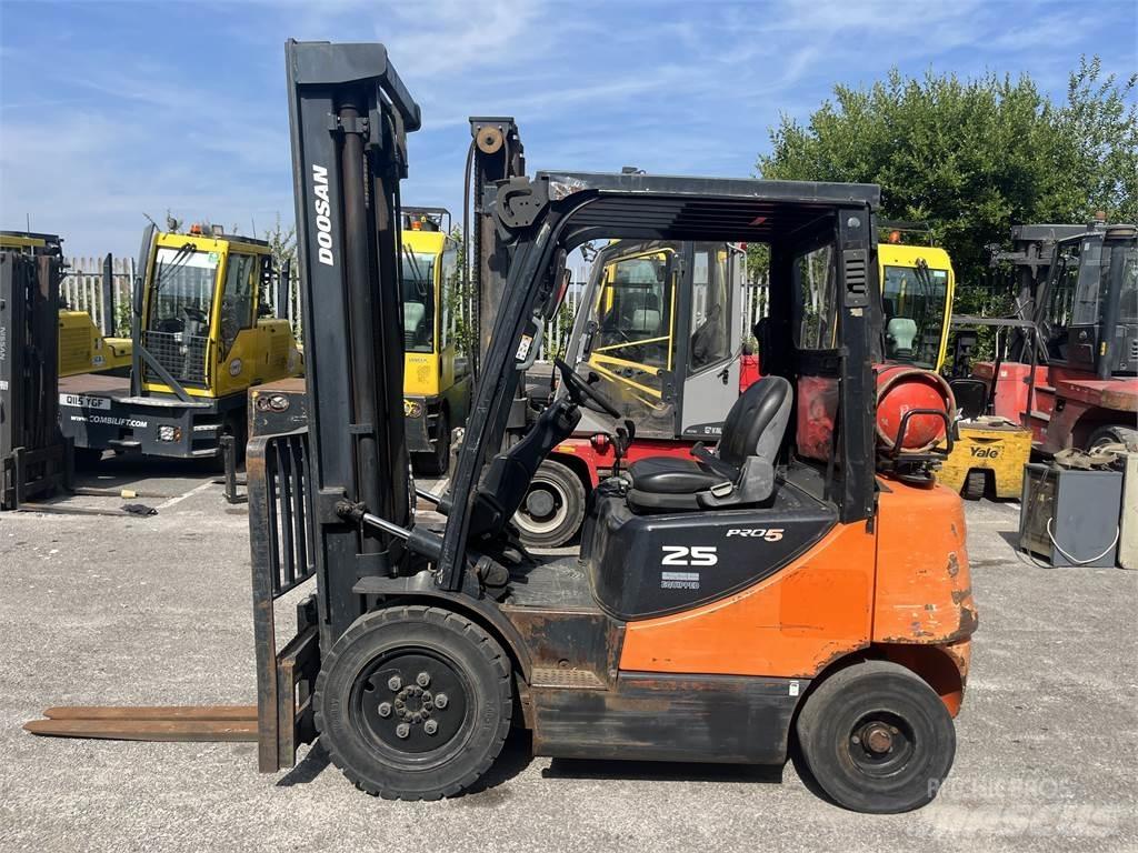 Doosan G25E-5 Chariots GPL