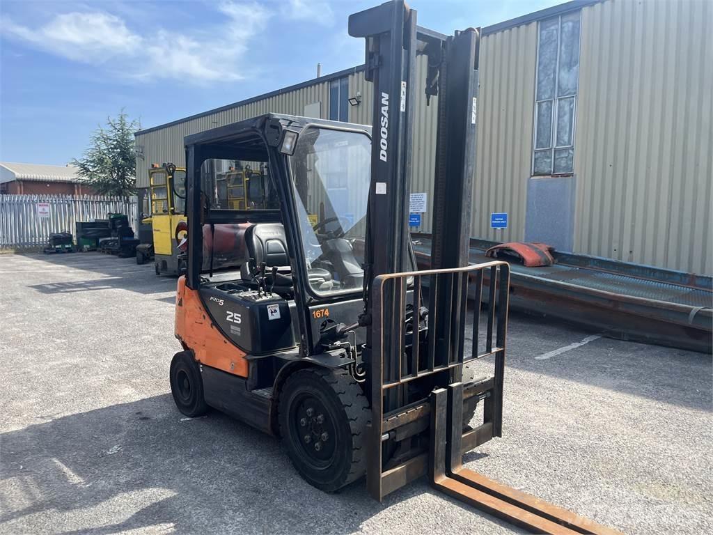 Doosan G25E-5 Chariots GPL