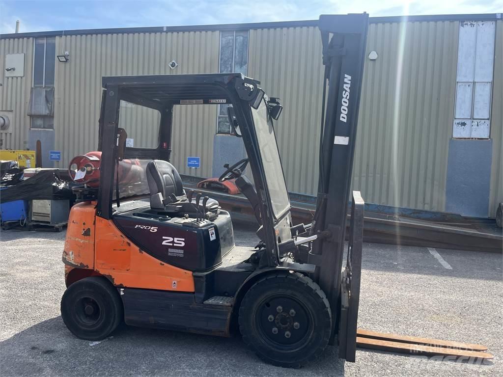Doosan G25E-5 Chariots GPL