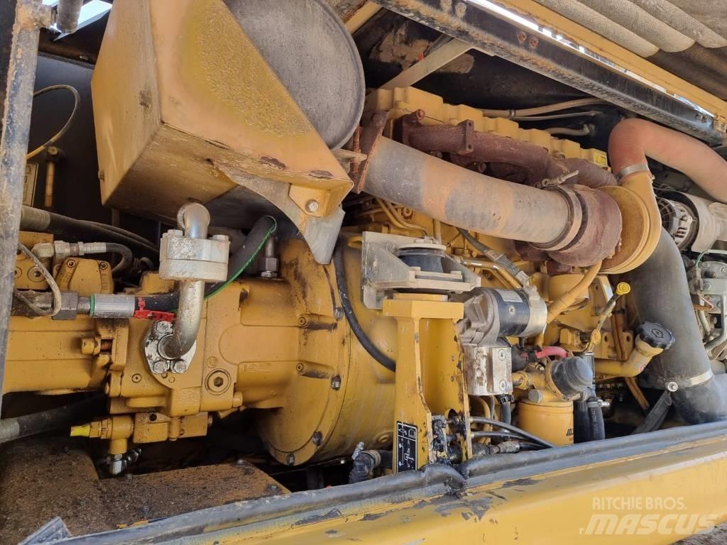 CAT M316 D II Pelle sur pneus