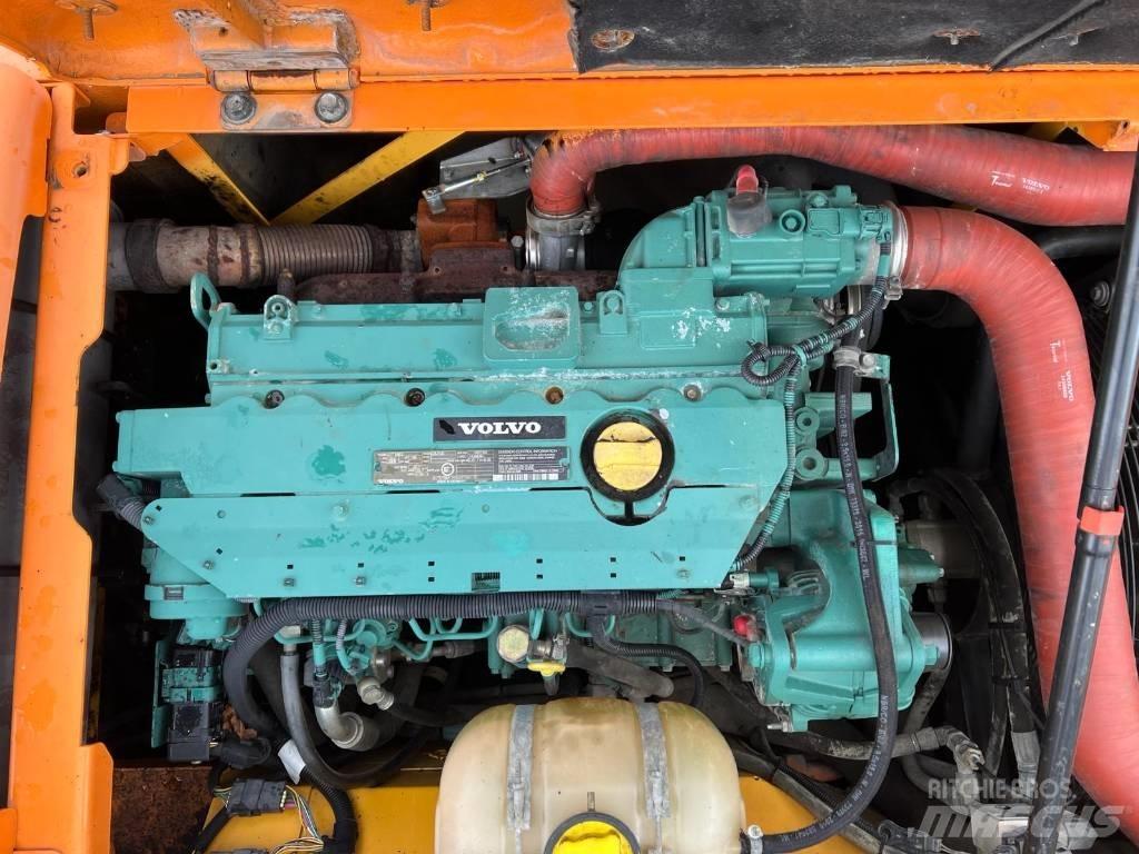 Volvo EW 140 Pelle sur pneus