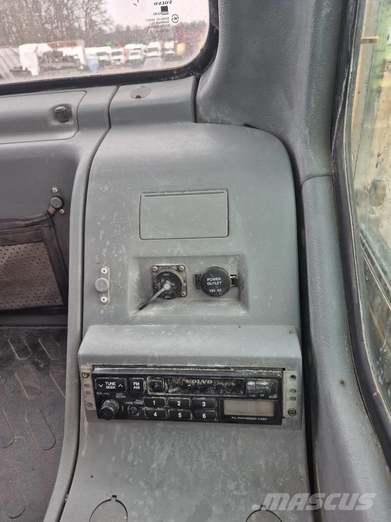 Volvo EW180B Pelle sur pneus