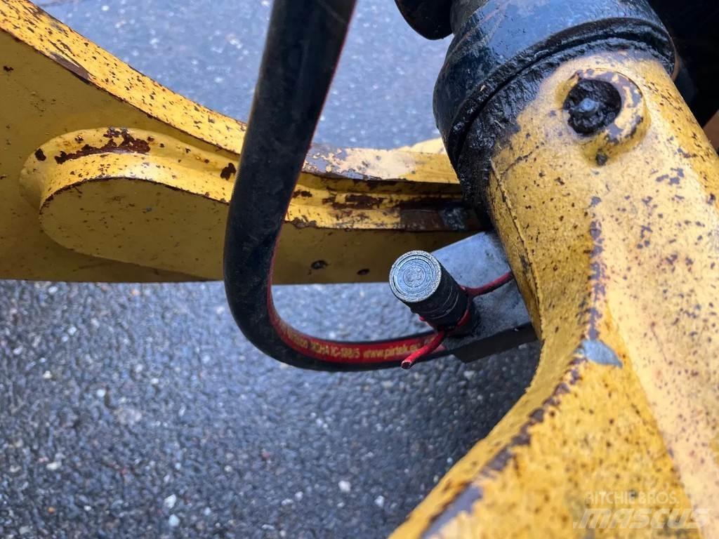 CAT 908M Chargeuse sur pneus