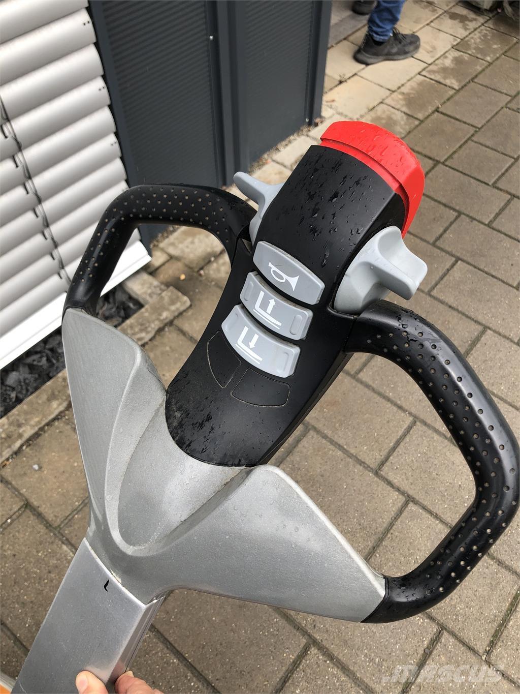 Still EXU16 Gerbeur accompagnant