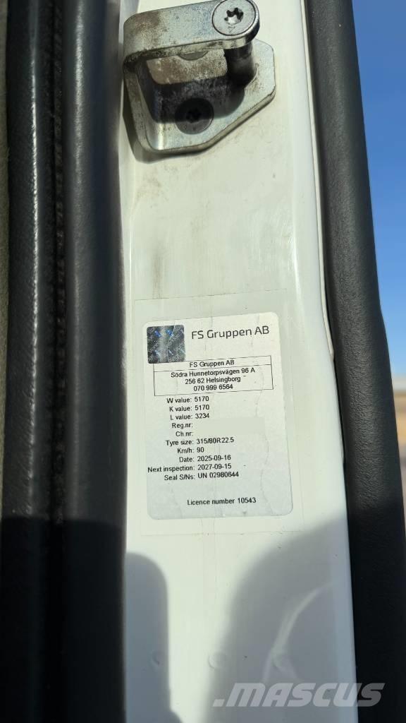 Volvo FM 10 Camion plateau ridelle avec grue